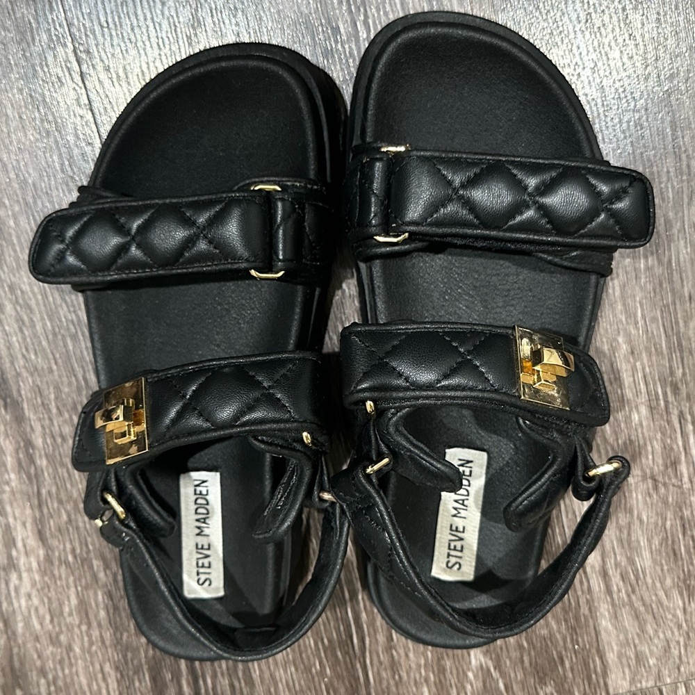 STEVE MADDEN CHUNKY PLATFORM QUILTED SANDALS